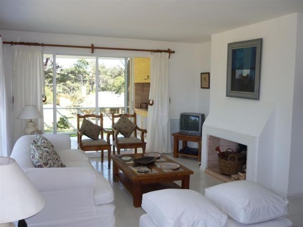 Cómodo departamento en alquiler sobre la rambla de Playa Brava, La Barra.