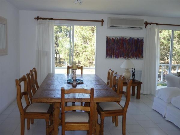 Cómodo departamento en alquiler sobre la rambla de Playa Brava, La Barra.