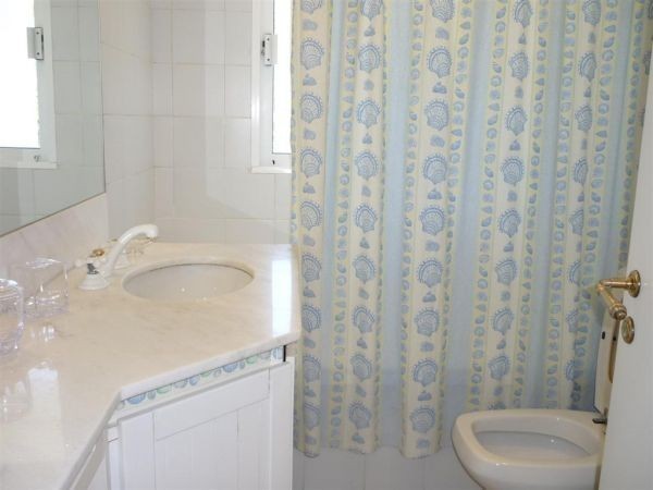 Cómodo departamento en alquiler sobre la rambla de Playa Brava, La Barra.