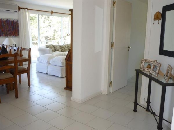 Cómodo departamento en alquiler sobre la rambla de Playa Brava, La Barra.