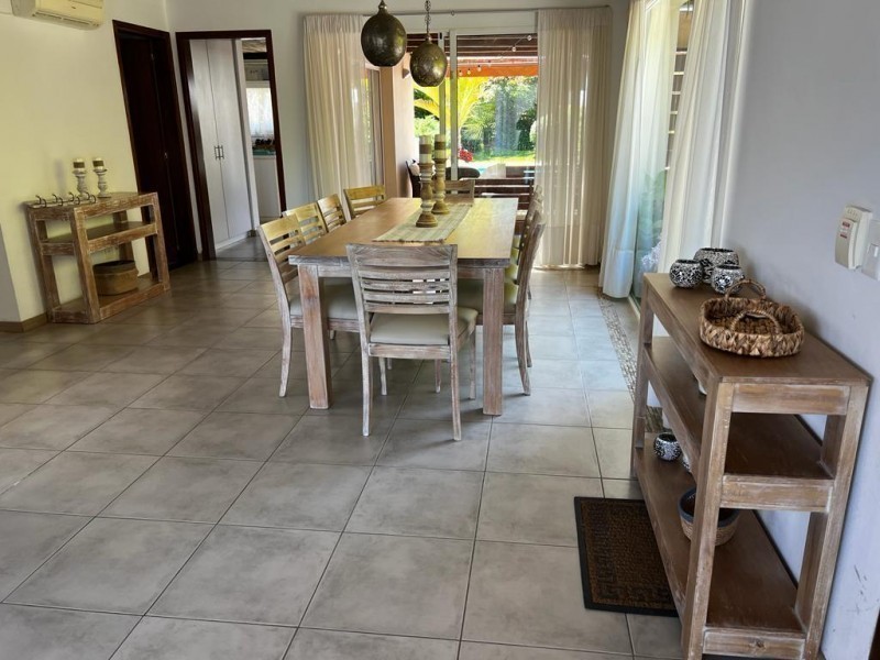 Casa en alquiler a dos cuadras del mar en Montoya, La Barra.