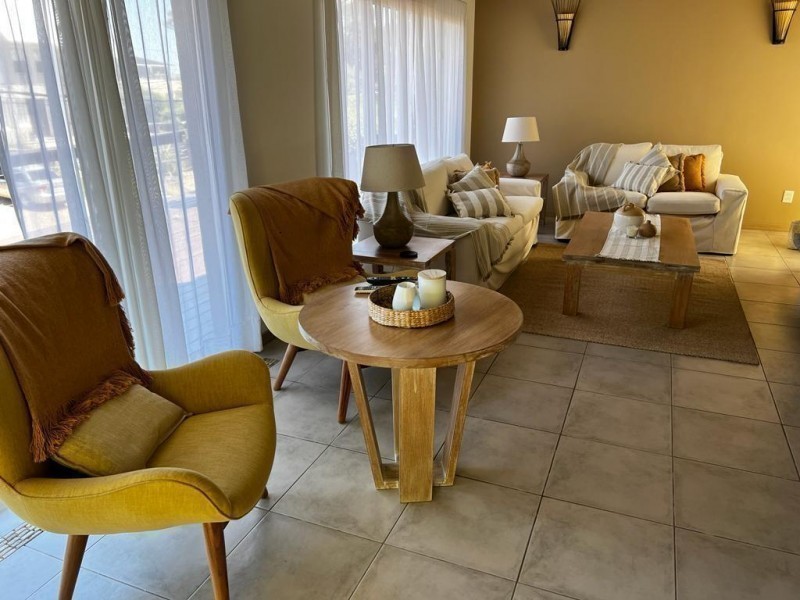 Casa en alquiler a dos cuadras del mar en Montoya, La Barra.