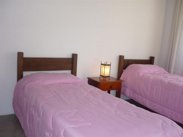 Casa en alquiler a dos cuadras del mar en Montoya, La Barra.