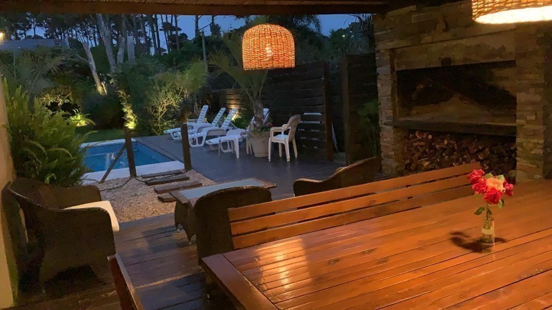 Casa en alquiler a dos cuadras del mar en Montoya, La Barra.