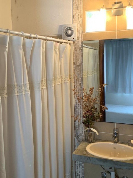 Casa en alquiler a dos cuadras del mar en Montoya, La Barra.