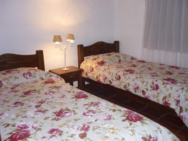 Casa en alquiler en Montoya, La Barra a una cuadra del mar.