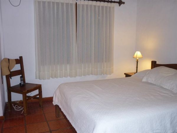 Casa en alquiler en Montoya, La Barra a una cuadra del mar.