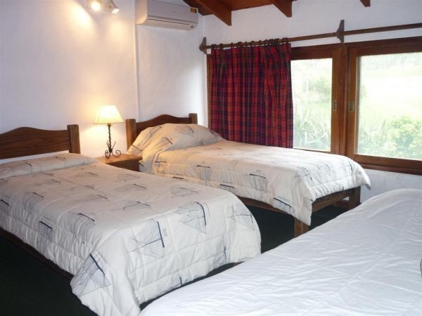 Casa en alquiler en Montoya, La Barra a una cuadra del mar.