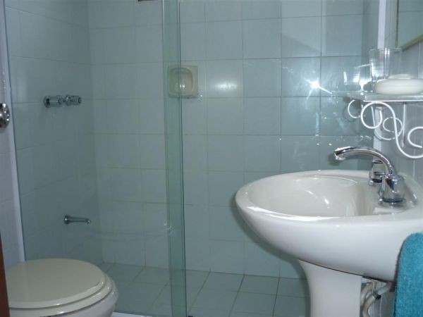 Casa en alquiler en Montoya, La Barra a una cuadra del mar.