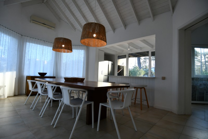 Increíble casa en alquiler y venta en Laguna blanca, La Barra con vista al mar.