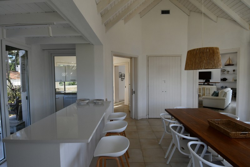 Increíble casa en alquiler y venta en Laguna blanca, La Barra con vista al mar.