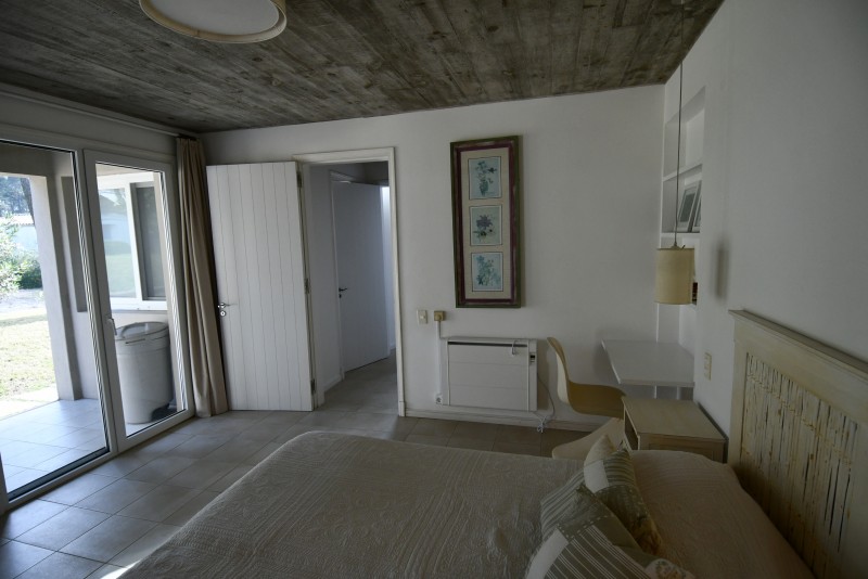 Increíble casa en alquiler y venta en Laguna blanca, La Barra con vista al mar.