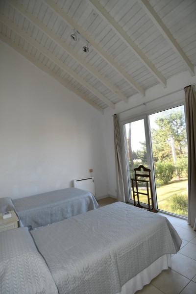 Increíble casa en alquiler y venta en Laguna blanca, La Barra con vista al mar.