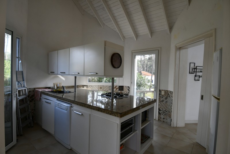 Increíble casa en alquiler y venta en Laguna blanca, La Barra con vista al mar.