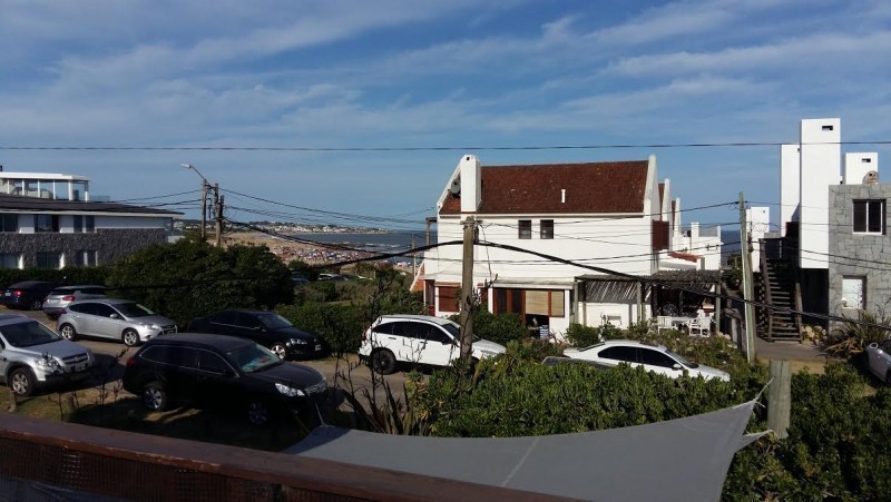 Casa esquina en alquiler en la Barra de la ruta al mar