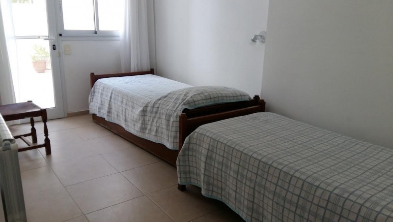 Casa esquina en alquiler en la Barra de la ruta al mar