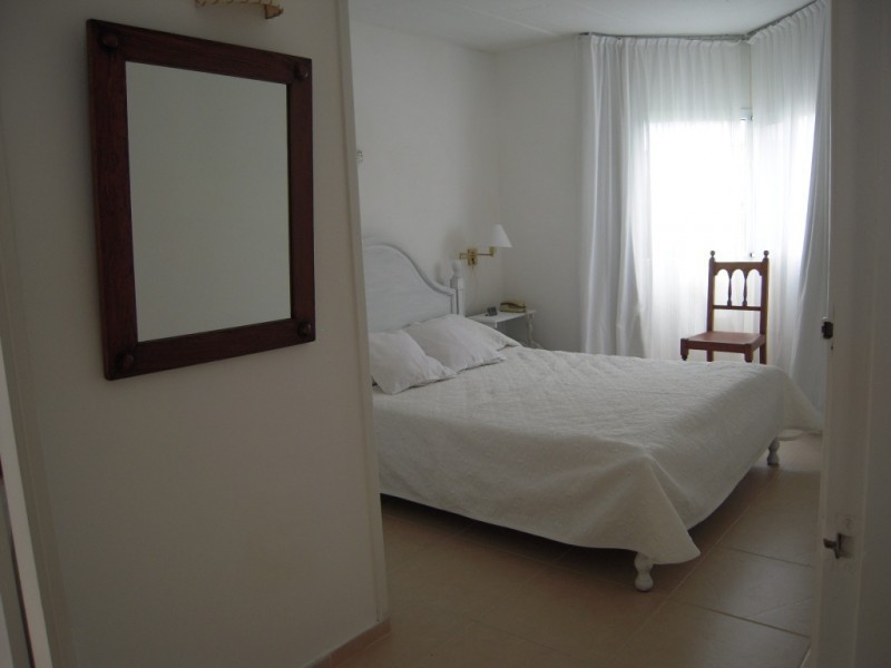 Casa esquina en alquiler en la Barra de la ruta al mar