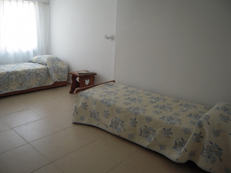 Casa esquina en alquiler en la Barra de la ruta al mar