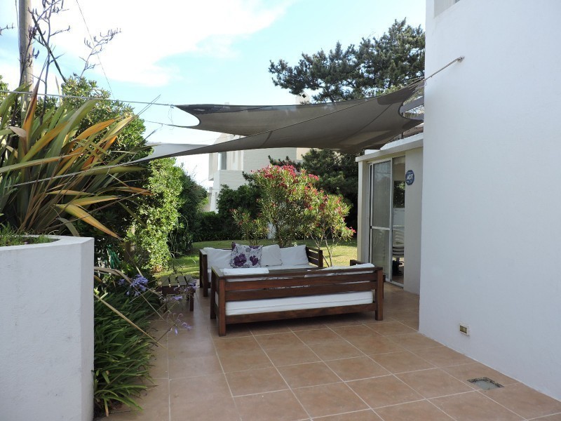 Casa esquina en alquiler en la Barra de la ruta al mar