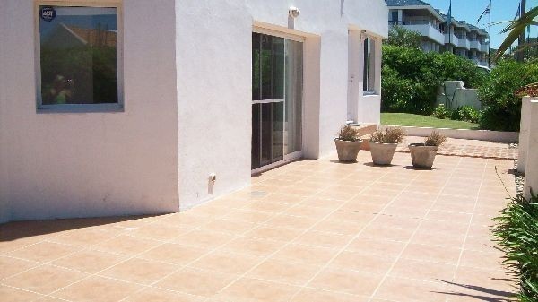 Casa esquina en alquiler en la Barra de la ruta al mar