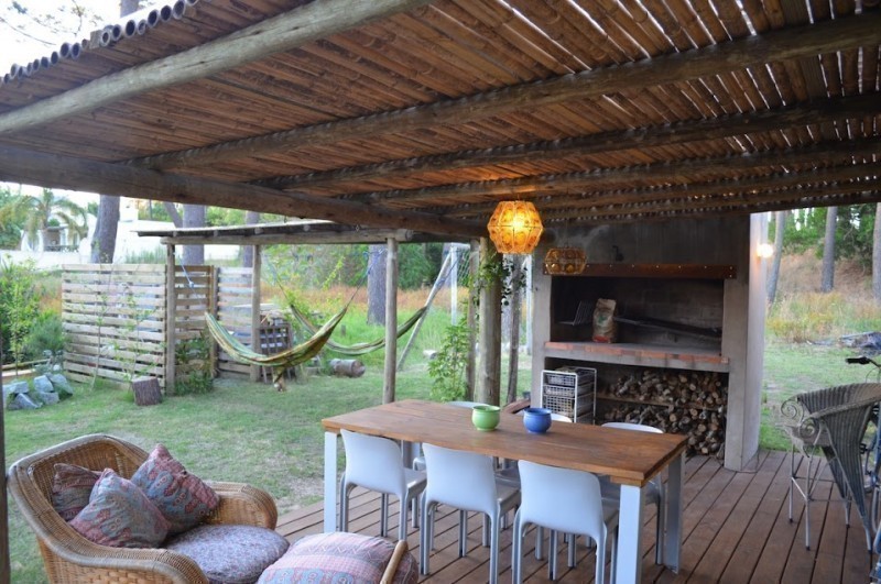 Casa en alquiler en Montoya, La Barra a 4 cuadras del mar.