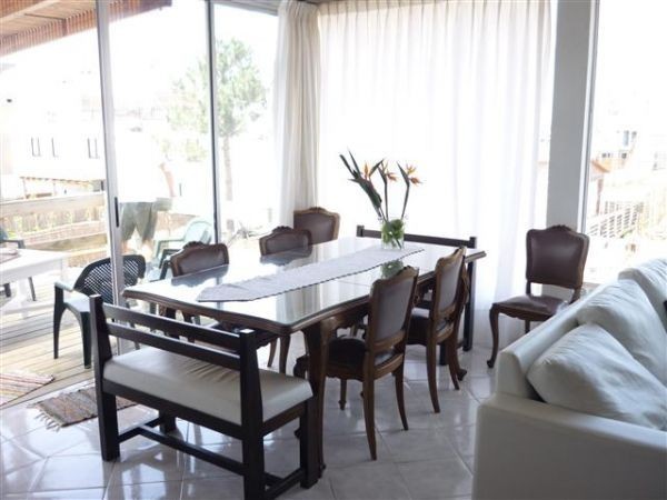 Espectacular casa en alquiler con pileta en Manantiales.