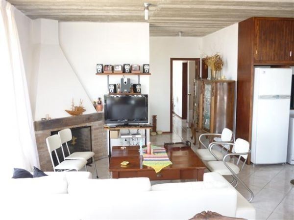Espectacular casa en alquiler con pileta en Manantiales.