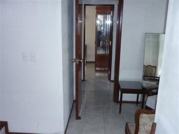 Espectacular casa en alquiler con pileta en Manantiales.