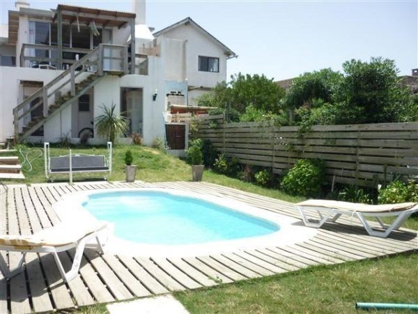 Espectacular casa en alquiler con pileta en Manantiales.