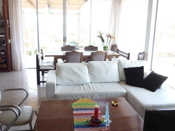 Espectacular casa en alquiler con pileta en Manantiales.
