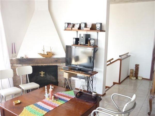 Espectacular casa en alquiler con pileta en Manantiales.