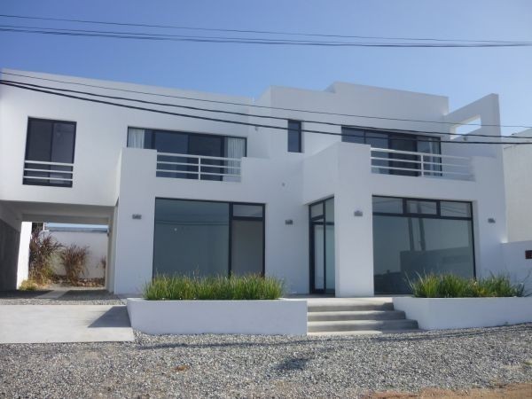 Departamento en alquiler y venta en Manantiales a pasitos del mar, ambientes luminosos y frescos.