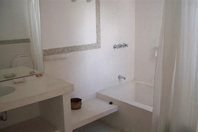 Departamento en alquiler y venta sobre La Barra a pasitos del mar, ambientes luminosos y frescos.