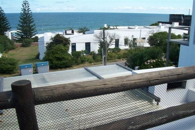 Departamento en alquiler y venta sobre La Barra a pasitos del mar, ambientes luminosos y frescos.
