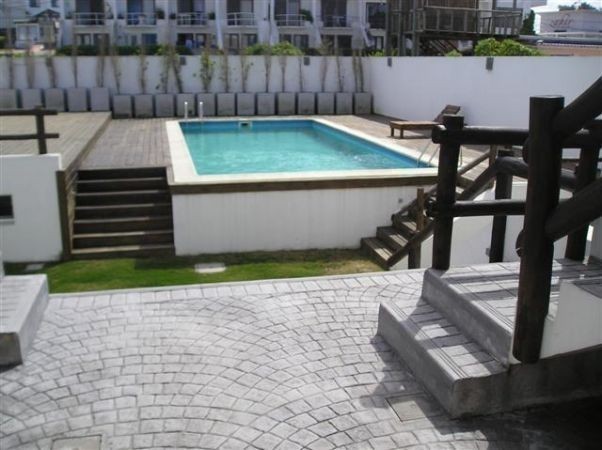 Departamento en alquiler y venta sobre La Barra a pasitos del mar, ambientes luminosos y frescos.