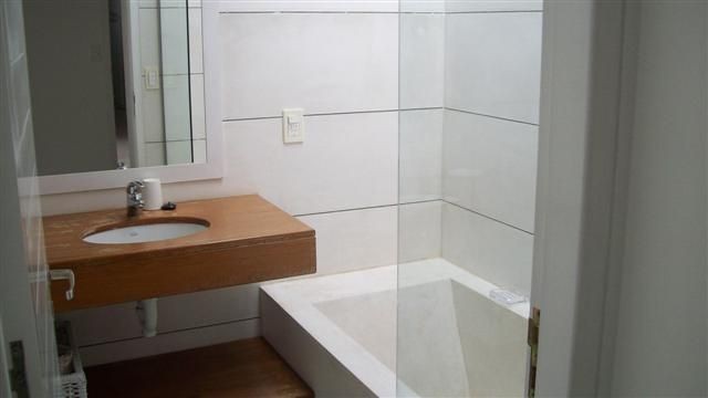 Casa en alquiler sobre La Barra de arquitectura moderna, lineas puras y muy buena decoracion.