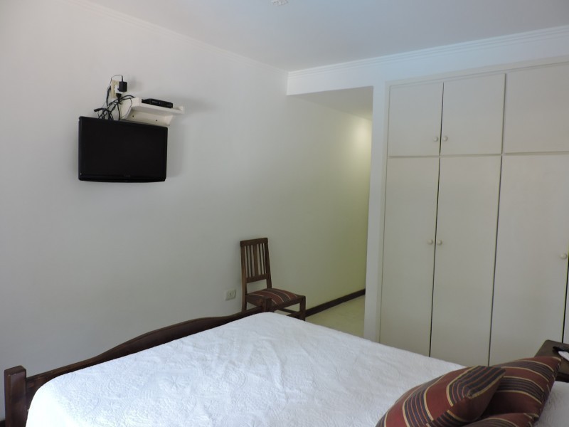 Departamento en alquiler en Manantiales a pasitos del mar, ambientes luminosos y frescos.