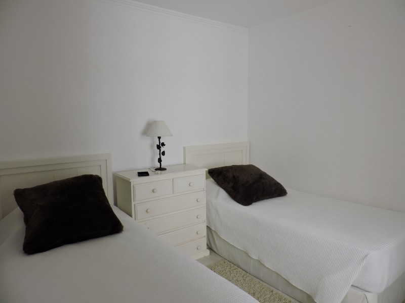 Departamento en alquiler en Manantiales a pasitos del mar, ambientes luminosos y frescos.