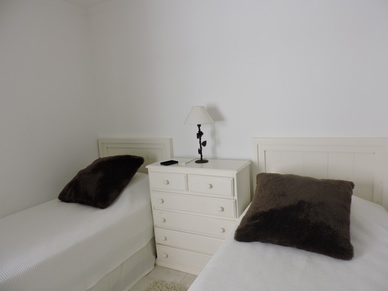 Departamento en alquiler en Manantiales a pasitos del mar, ambientes luminosos y frescos.