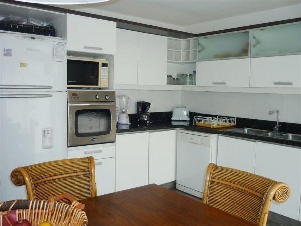 Casa en alquiler sobre Laguna Blanca, La Barra.
