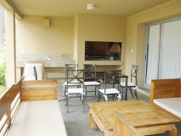 Casa en alquiler sobre Laguna Blanca, La Barra.