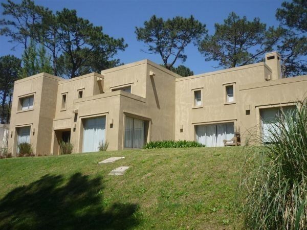 Casa en alquiler sobre Laguna Blanca, La Barra.
