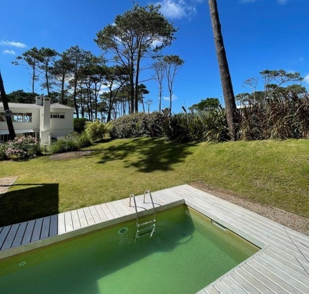 Casa en alquiler sobre Laguna Blanca, La Barra.