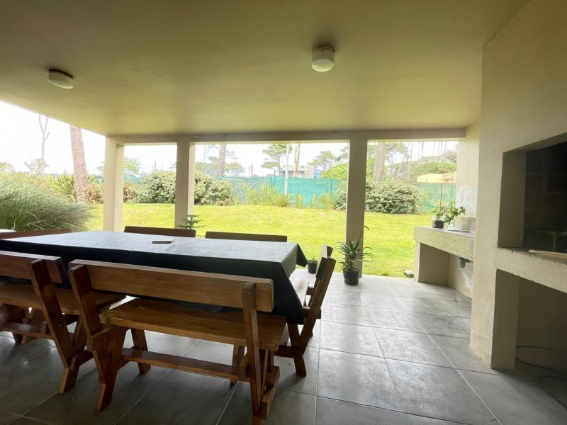 Casa en alquiler sobre Laguna Blanca, La Barra.