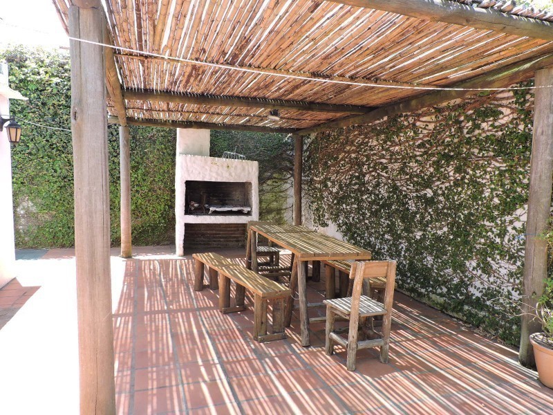 Casa en alquiler ubicada a pasos del agua, La Barra
