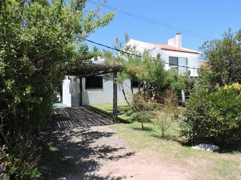 Casa en alquiler ubicada a pasos del agua, La Barra
