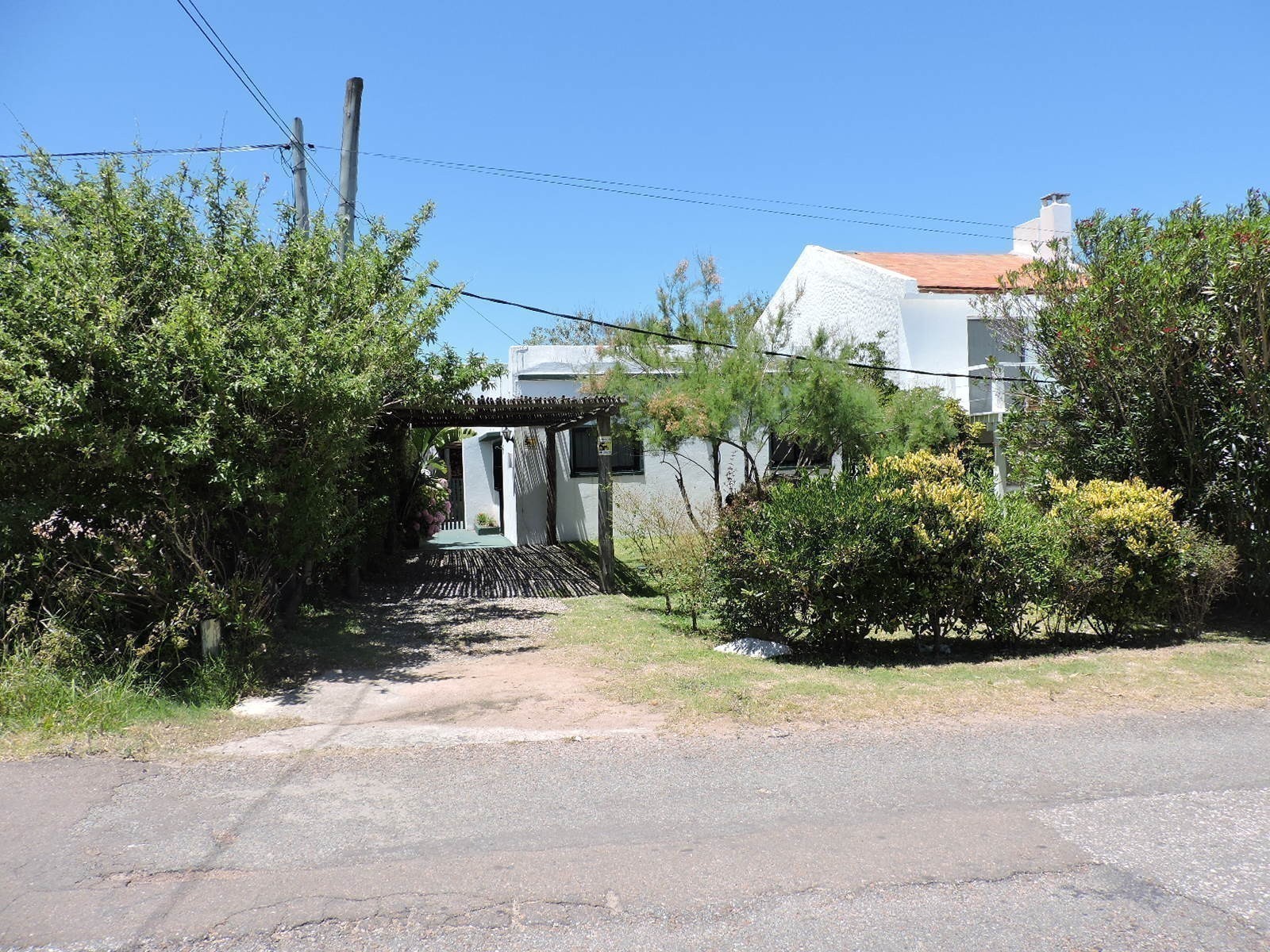 Casa en alquiler ubicada a pasos del agua, La Barra
