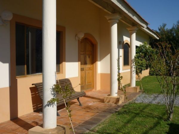 Cómoda casa en alquiler a pasos de la Iglesia de La Barra.