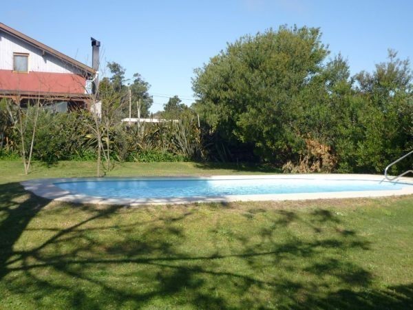 Cómoda casa en alquiler a pasos de la Iglesia de La Barra.