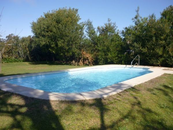 Cómoda casa en alquiler a pasos de la Iglesia de La Barra.